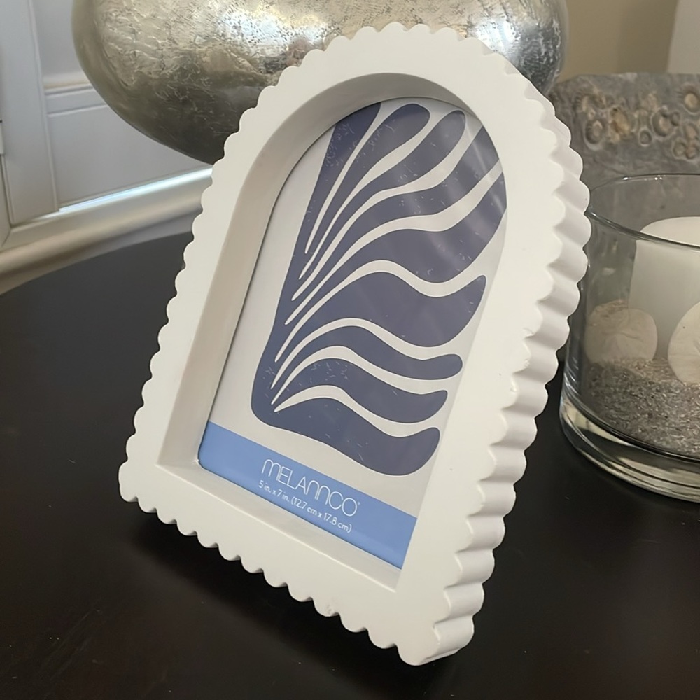 NWT Melannco white Eavy Arch 5”X 7” desk frame